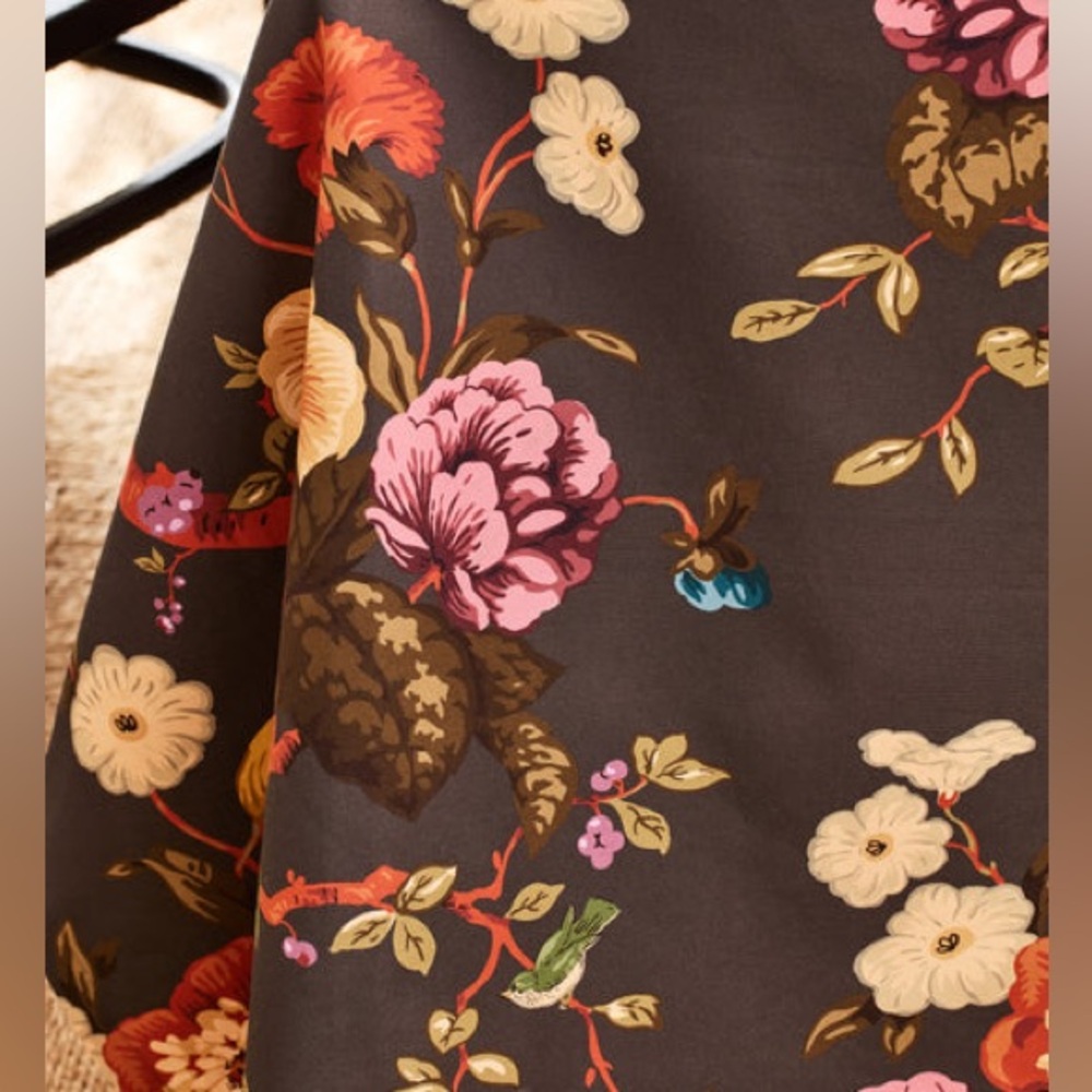 TUCKERNUCK HOME Baroque Floral Tablecloth NWOT - Picture 3 of 10